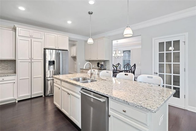 2385 Saddle Brook Trce, Cumming, GA 30040 - kitchen with appliances with stainless steel finishes, a sink, backsplash, dark wood finished floors, and ornamental molding