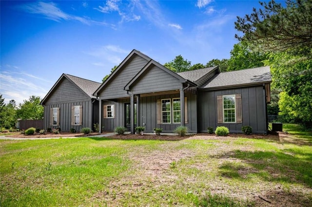 2462 New Hope Rd, Morganton, GA 30560 - ranch-style house with board and batten siding, a front lawn, and a porch