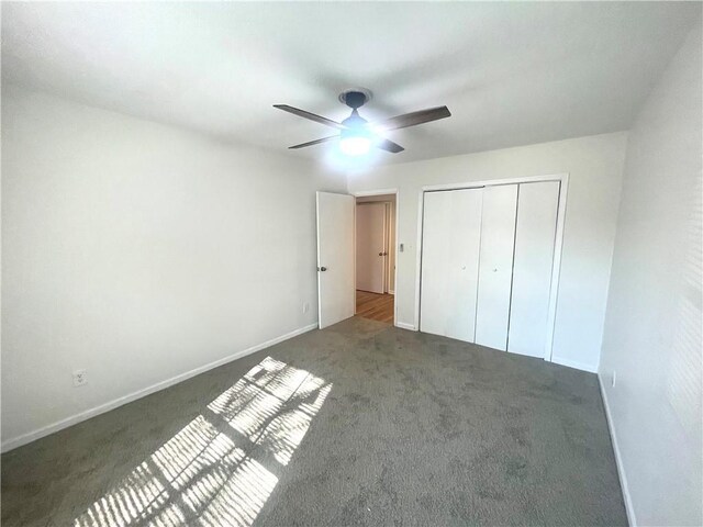 unfurnished bedroom featuring a closet, baseboards, carpet, and a ceiling fan