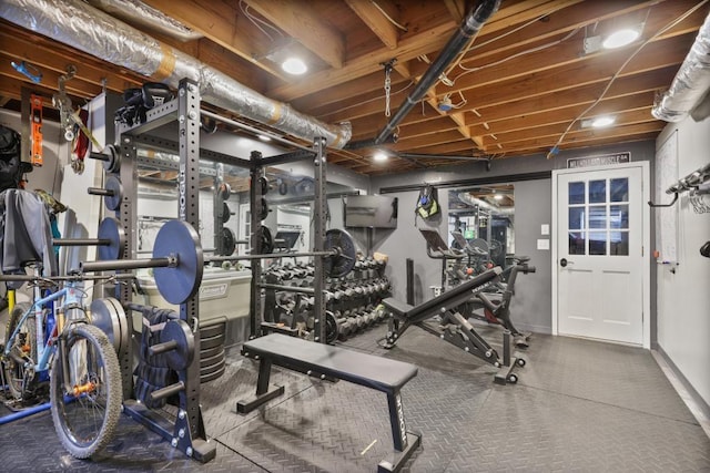 workout room featuring baseboards