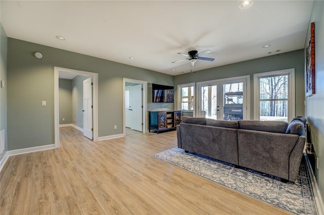 living area with recessed lighting, baseboards, light wood-type flooring, and ceiling fan