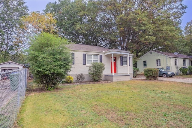 view of front facade with a front lawn