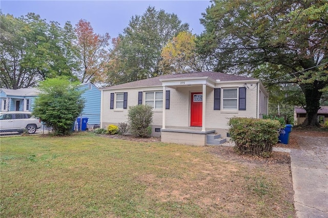 view of front of home featuring a front yard