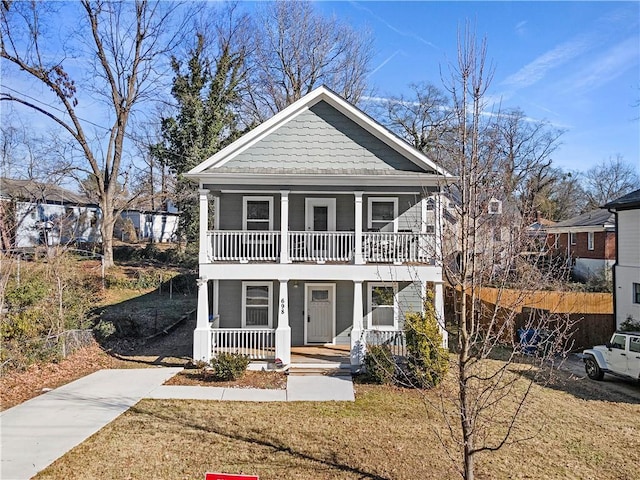 view of front of property featuring covered porch and a front lawn