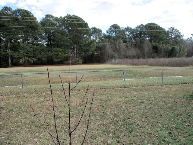 view of yard featuring a rural view