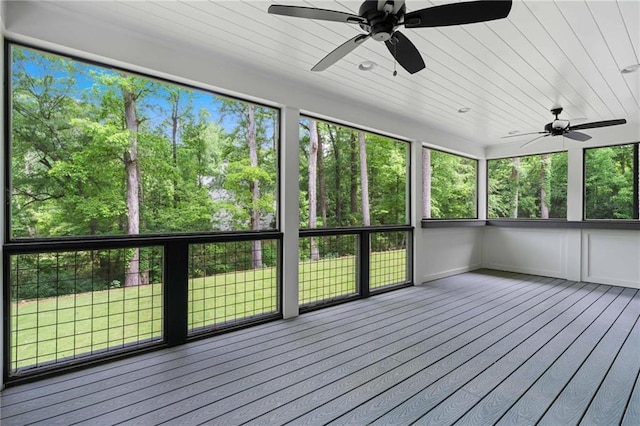 unfurnished sunroom with a wealth of natural light and ceiling fan