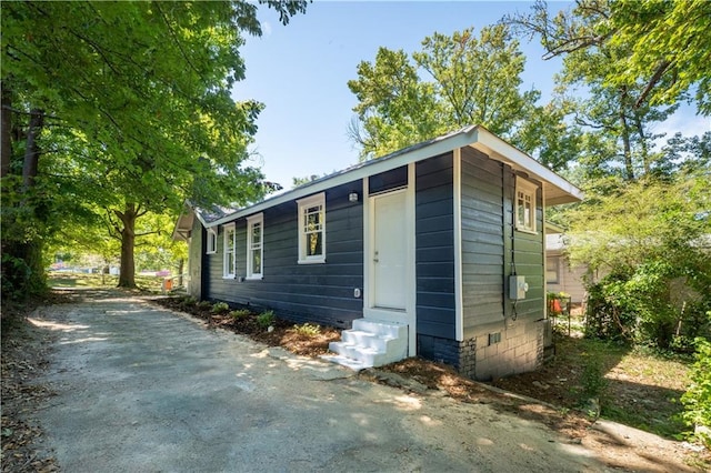 943 Rose Cir SW, Atlanta, GA 30310 - view of property exterior with entry steps