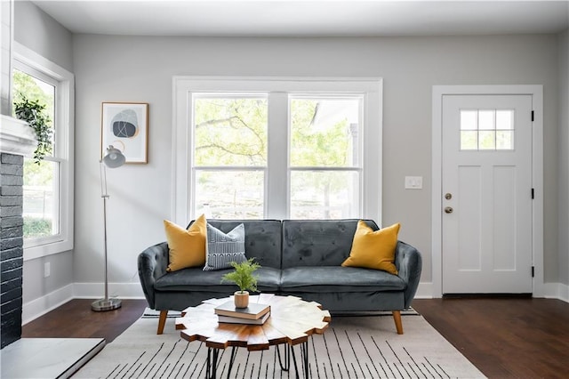 943 Rose Cir SW, Atlanta, GA 30310 - living room featuring wood finished floors and baseboards