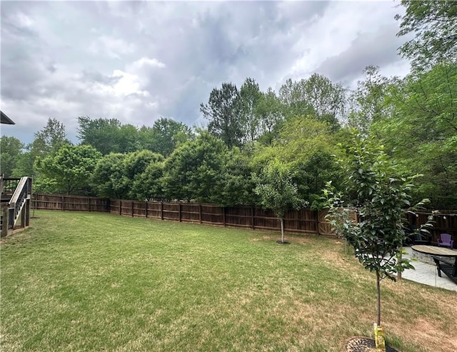 view of yard featuring a fenced backyard