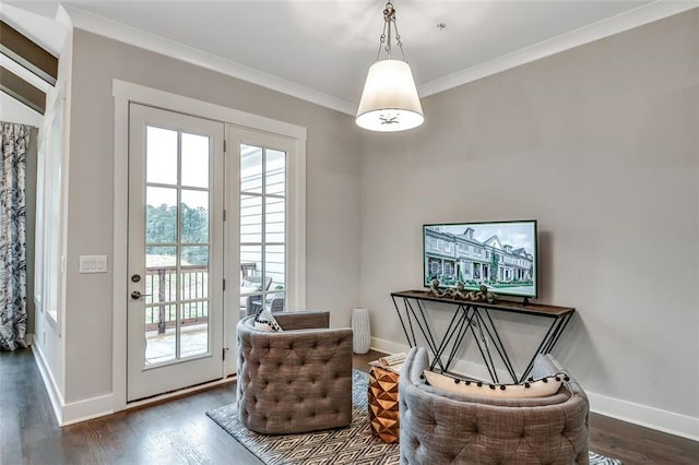 living area featuring baseboards, ornamental molding, and dark wood-type flooring