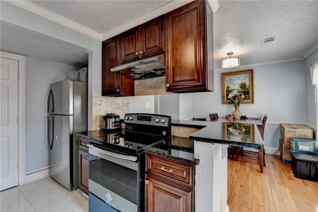 6118 Queen Anne Ct, Norcross, GA 30093 - kitchen featuring stainless steel appliances, under cabinet range hood, a textured ceiling, tasteful backsplash, and ornamental molding
