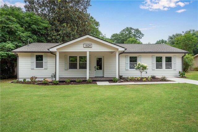 ranch-style house featuring a porch and a front yard