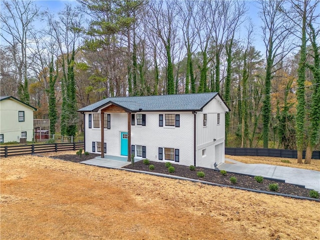 view of front of home featuring a garage