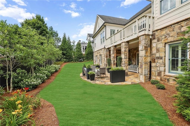 3005 Evelyn Ln, Alpharetta, GA 30004 - view of green lawn featuring a patio and a balcony