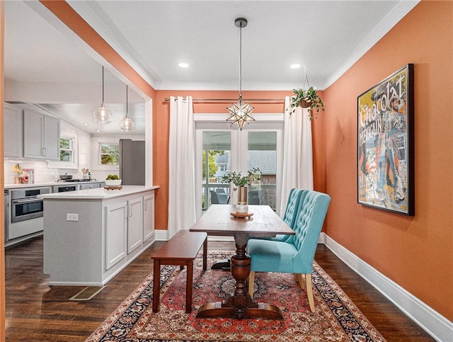 dining area with recessed lighting, dark wood-style flooring, and baseboards