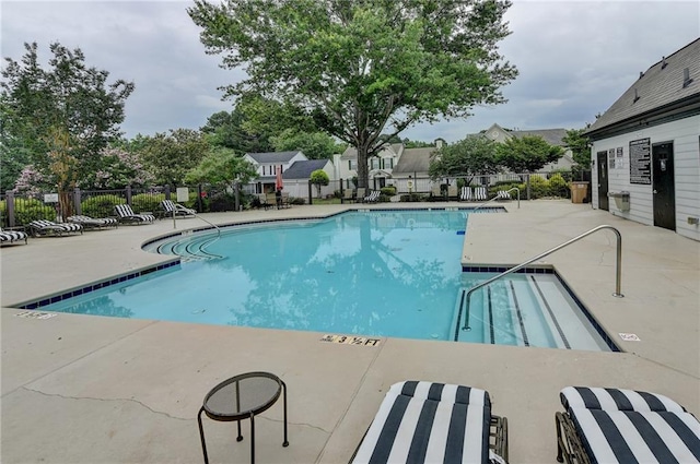 12060 Carriage Park Ln, Duluth, GA 30097 - community pool with a patio
