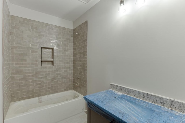 bathroom featuring tiled shower / bath combo