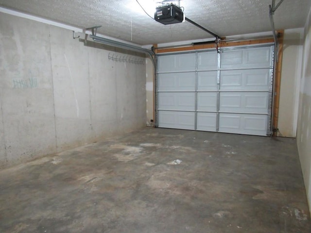 152 Royal Oaks Ln, Dahlonega, GA 30533 - garage featuring a garage door opener