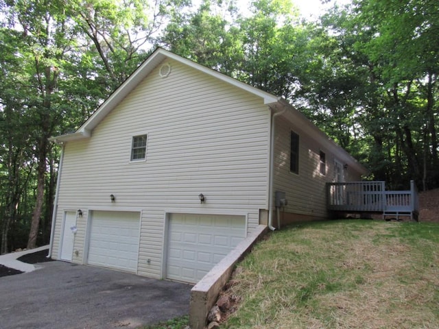 152 Royal Oaks Ln, Dahlonega, GA 30533 - view of side of home featuring an attached garage, driveway, and a deck
