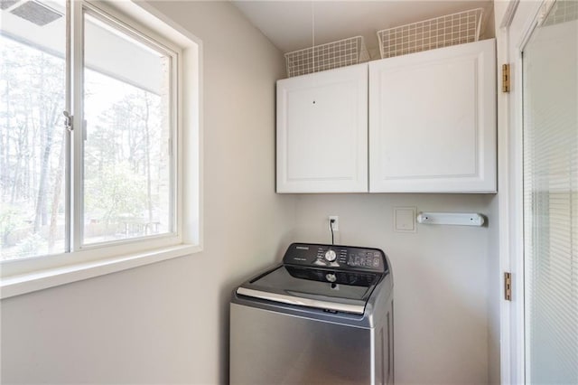 laundry room featuring visible vents, cabinet space, and washer / dryer