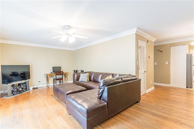 living room with light wood-style flooring, baseboards, ceiling fan, and crown molding