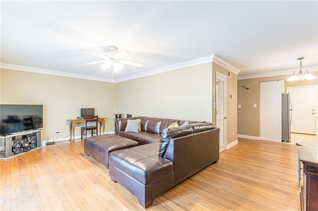 living area featuring crown molding, ceiling fan with notable chandelier, baseboards, and light wood-style floors