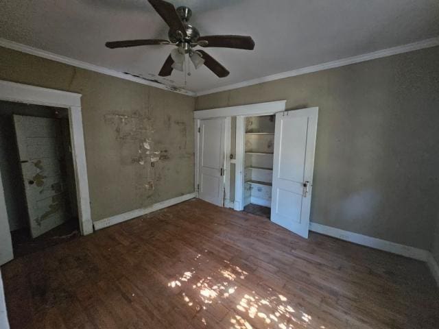 unfurnished bedroom with hardwood / wood-style floors, a closet, ceiling fan, and crown molding