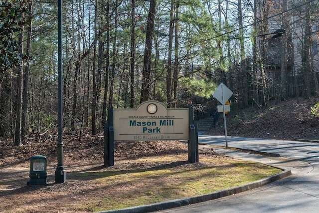 view of community / neighborhood sign