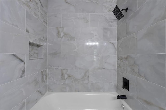 full bath with bathtub / shower combination