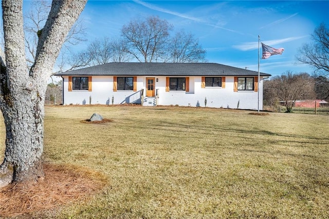 single story home featuring a front lawn and roof with shingles