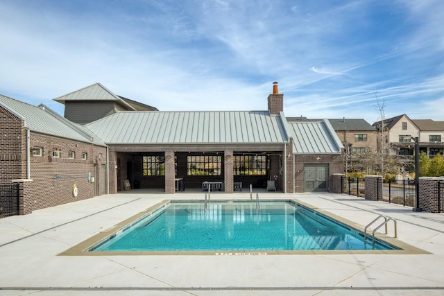 view of swimming pool