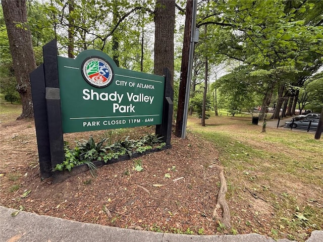 view of community / neighborhood sign