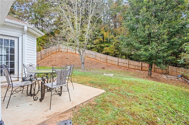 view of yard with a patio area