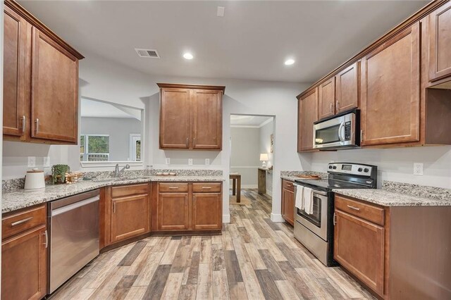 506 Tallapoosa Trl, Woodstock, GA 30188 - kitchen featuring stainless steel appliances, recessed lighting, visible vents, and light wood-style floors