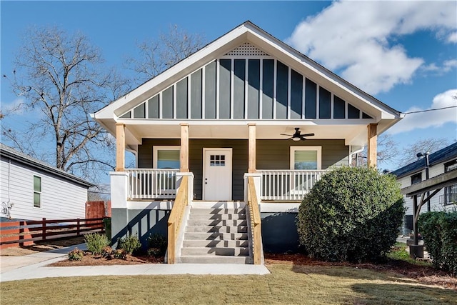 view of front of house featuring covered porch, ceiling fan, and a front yard