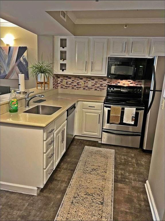 795 Hammond Dr Unit 813, Sandy Springs, GA 30328 - kitchen with stainless steel appliances, light countertops, tasteful backsplash, white cabinetry, and crown molding
