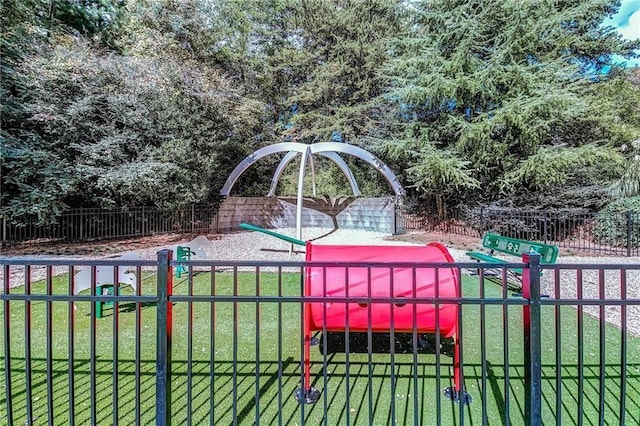 795 Hammond Dr Unit 813, Sandy Springs, GA 30328 - view of yard with a dog friendly area