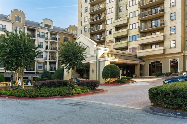 795 Hammond Dr Unit 813, Sandy Springs, GA 30328 - view of apartment building / complex