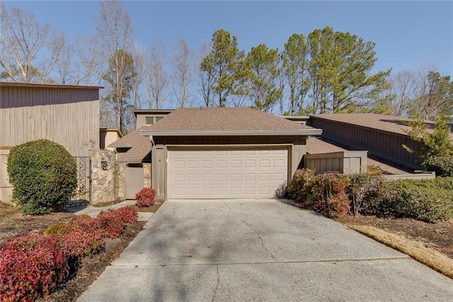 view of front facade featuring a garage