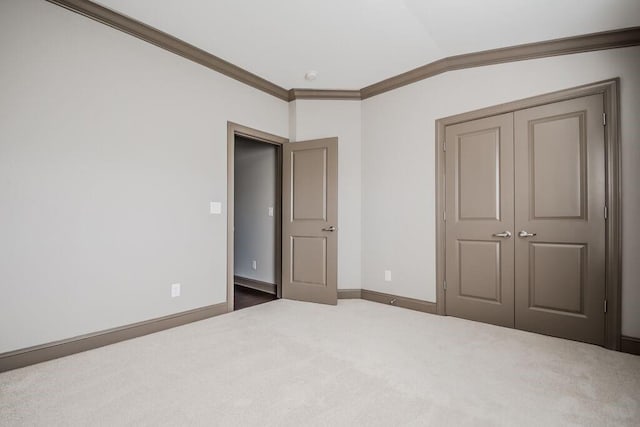 1435 Druid Mnr, Atlanta, GA 30329 - bedroom featuring carpet flooring, vaulted ceiling, crown molding, a closet, and baseboards