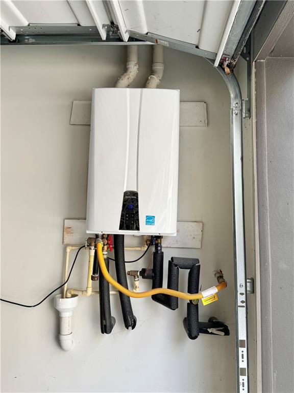 1153 Reynolds Square Ln # 16, Atlanta, GA 30307 - utility room featuring water heater