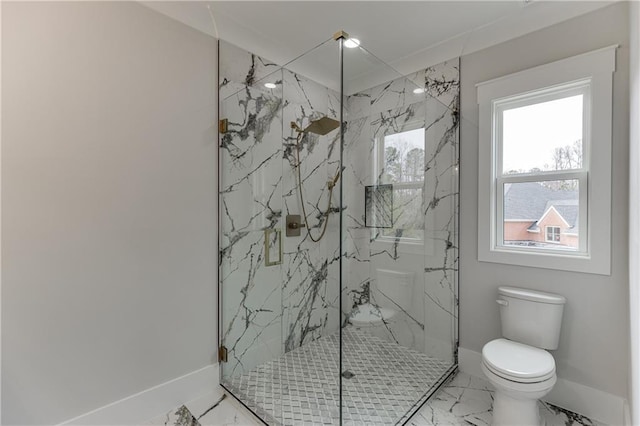 bathroom featuring a shower with door and toilet