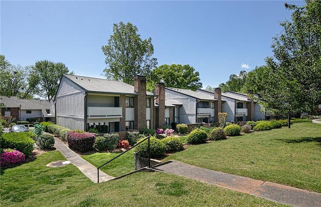 view of front facade with a front lawn