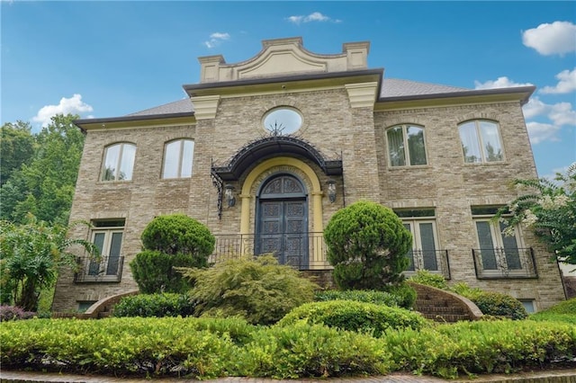 view of front facade