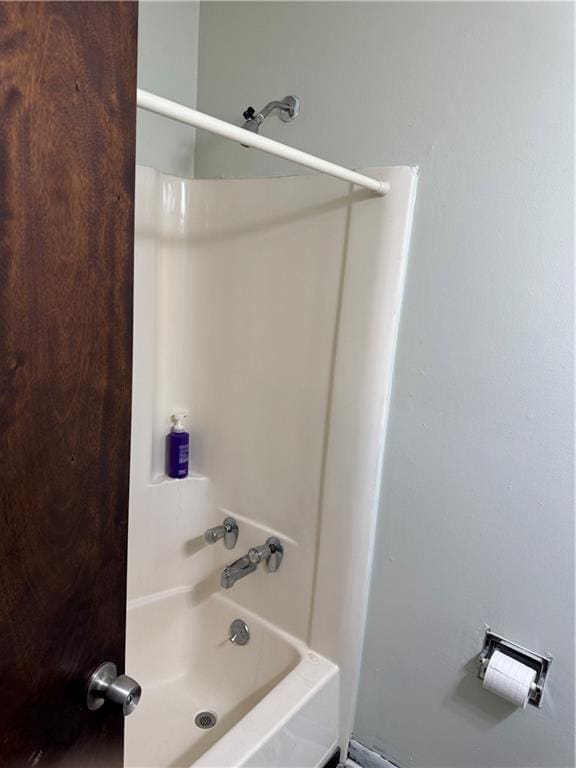 bathroom featuring shower / bathing tub combination