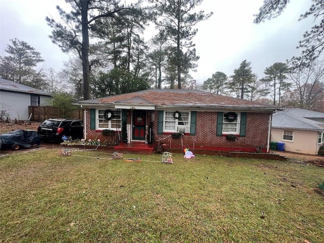 view of front of home featuring a front yard