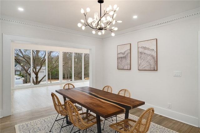 dining room with crown molding, recessed lighting, light wood-style flooring, and baseboards