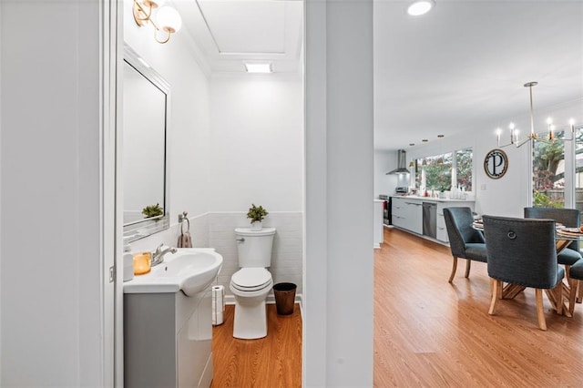 bathroom featuring tile walls, hardwood / wood-style floors, toilet, and crown molding