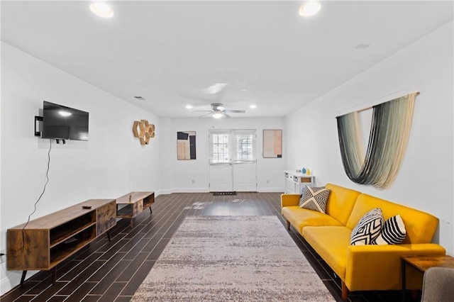 living room featuring dark wood-type flooring, recessed lighting, baseboards, and ceiling fan