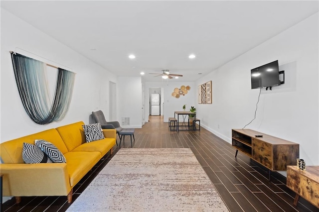 living room featuring recessed lighting, dark wood-style floors, ceiling fan, and baseboards